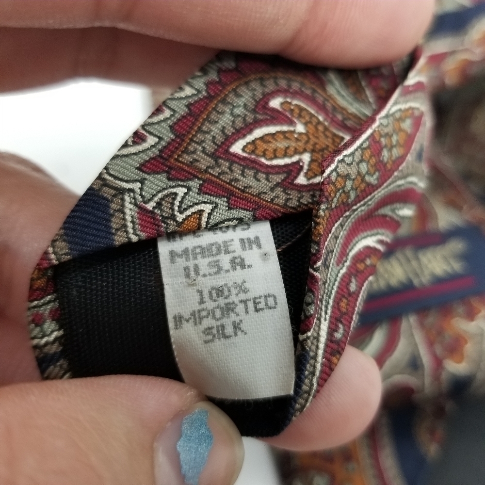 Morgan Hart vintage paisley tie red blue 4 in wide 59 in long - Picture 3 of 3
